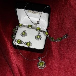 Emerald stone silver set